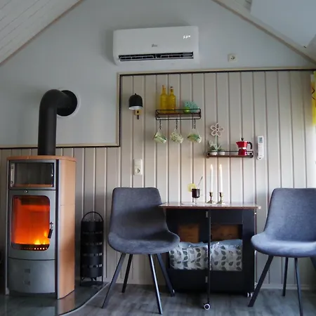 Holiday home Gemuetliches Tiny House Mit Kamin, Fahrradgarage Und Sonnenterrasse Steina (Saxony)