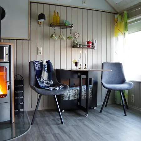 Gemuetliches Tiny House Mit Kamin, Fahrradgarage Und Sonnenterrasse