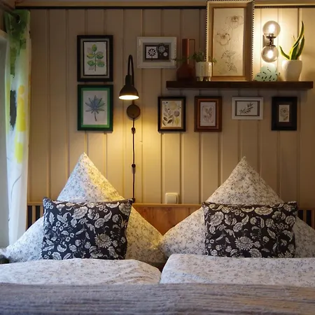 Holiday home Gemuetliches Tiny House Mit Kamin, Fahrradgarage Und Sonnenterrasse Steina (Saxony)